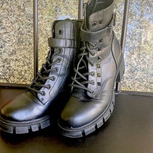 Los Angeles studded ankle high boots. Size 8 1/2 Gently used like new.